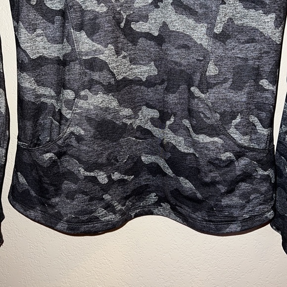 π₯ $5 with any bundle! π₯ RBX camo hoodie, size M - Picture 3 of 6